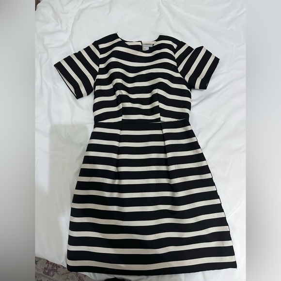 Black and white H&M dress. Size 4, fits like XS - Picture 1 of 3